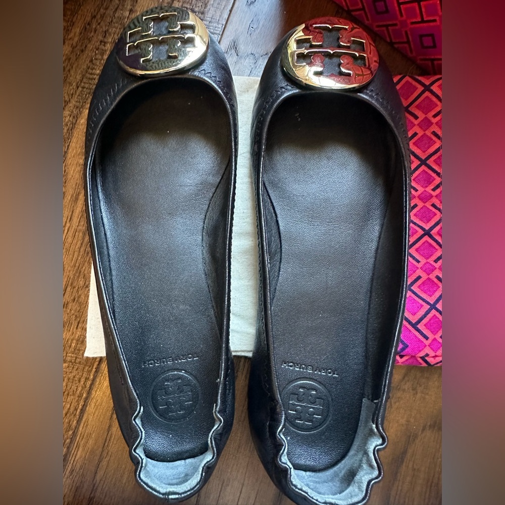 Tory Burch Minnie Travel Medallion Ballet Leather Flat Black Gold Sz 6.5 - Picture 4 of 6